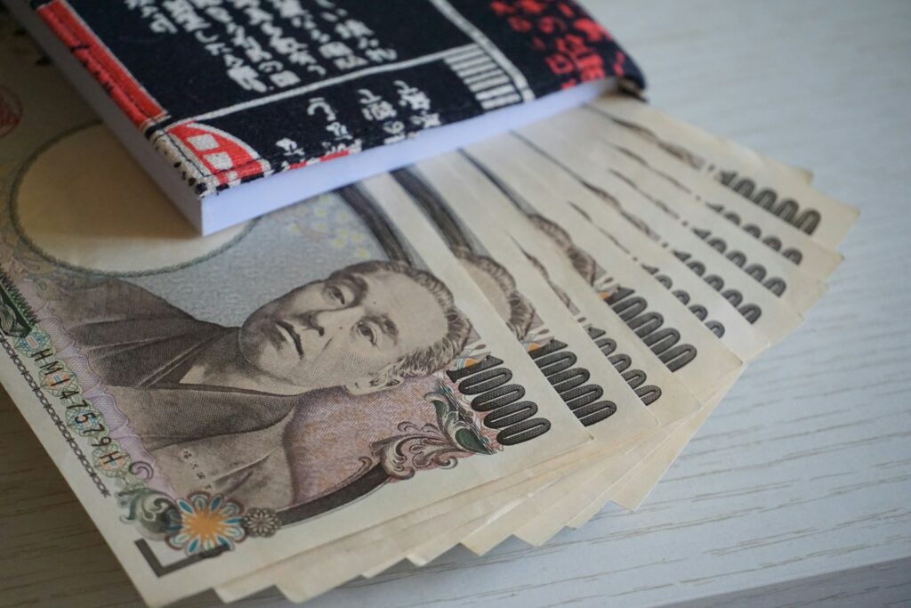 1万円札の束